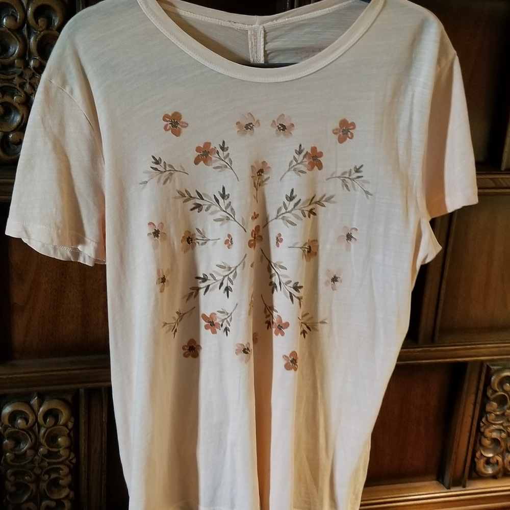 XL Lucky Brand Peach Floral Tee w/Cinched back